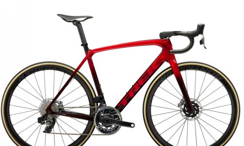 Le velo de route TREK Émonda SLR 9 Disque AXS est le vélo de route en carbone ultraléger et aérodynamique des coureurs de l’équipe Trek-Segafredo. Poids 6kg750 De 13099€ a 13999 €
